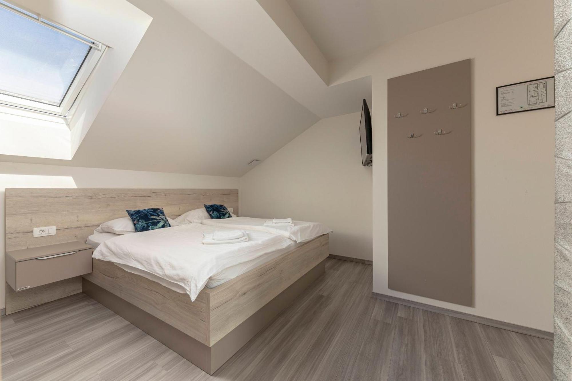Rooms S Center 슬로벤스케코니스 외부 사진