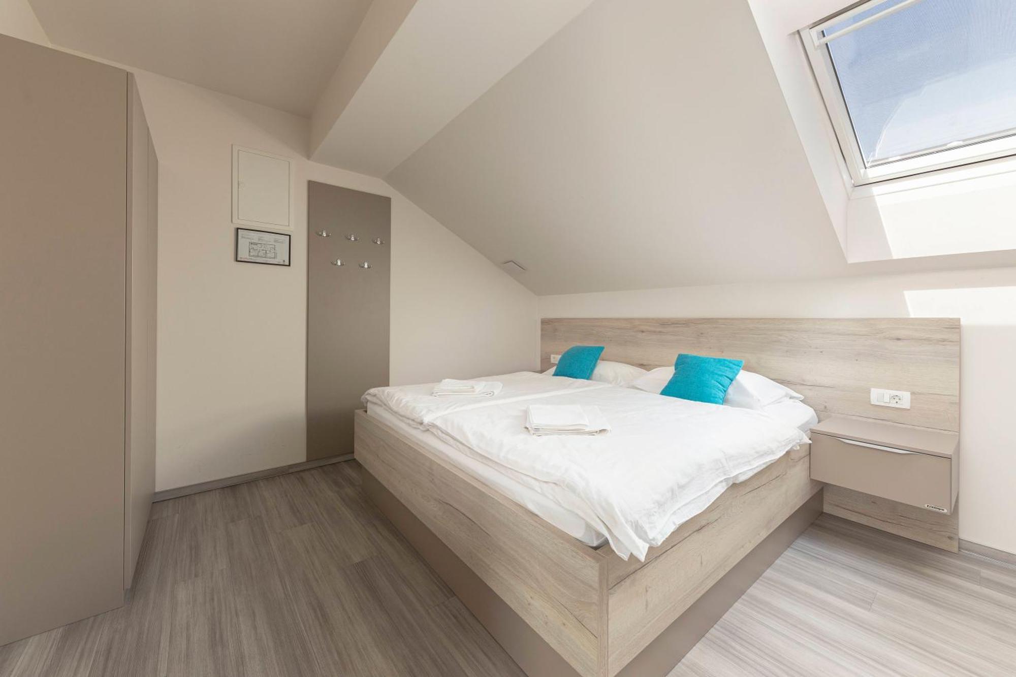 Rooms S Center 슬로벤스케코니스 외부 사진