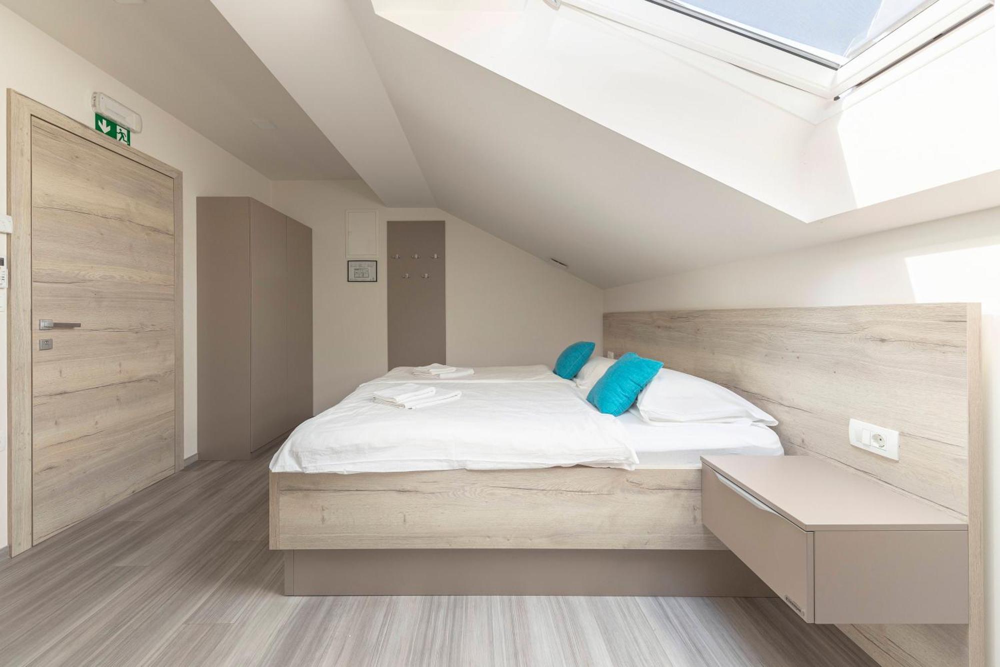Rooms S Center 슬로벤스케코니스 외부 사진